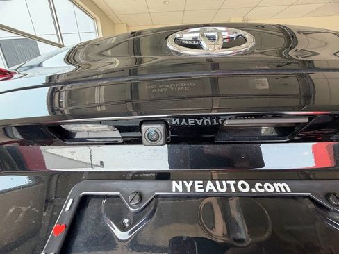 Used 2023 Toyota Corolla Cross LE AWD/4WD image 44