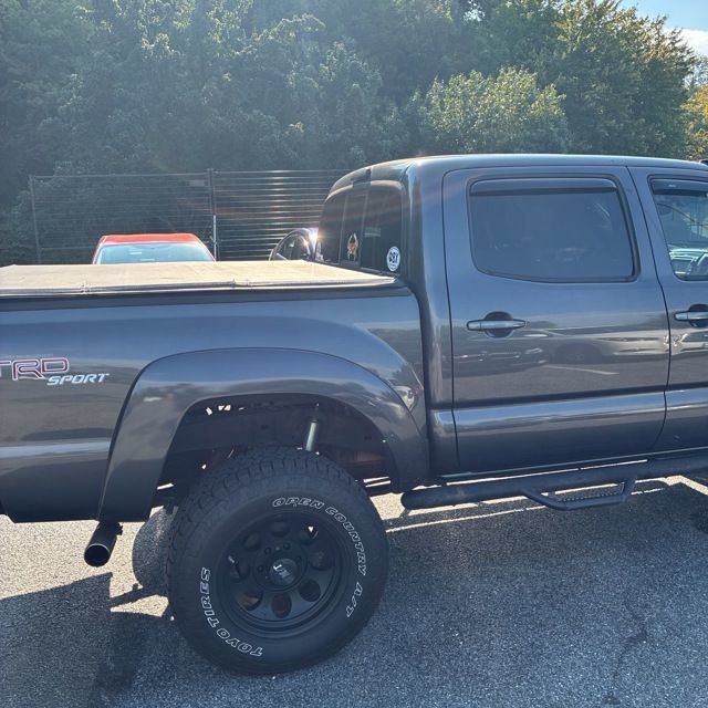 Used 2013 Toyota Tacoma 4x4 Double Cab w/ TRD Sport Pkg image 5
