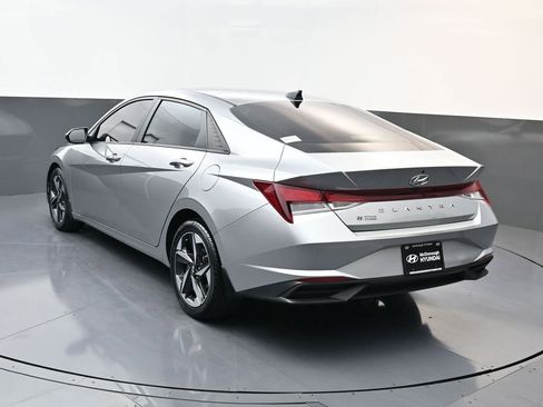 Used 2023 Hyundai Elantra SEL w/ Convenience Package image 5