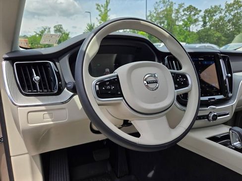 Used 2025 Volvo XC60 B5 Plus w/ Protection Package Premier AWD/4WD image 11