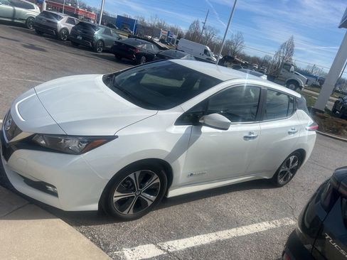 Used 2019 Nissan Leaf SV w/ SV Technology Package image 7