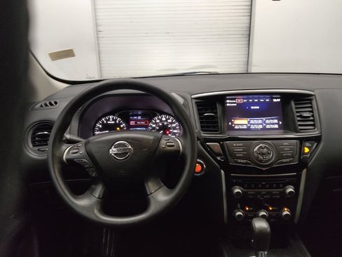 Used 2019 Nissan Pathfinder S AWD/4WD image 22