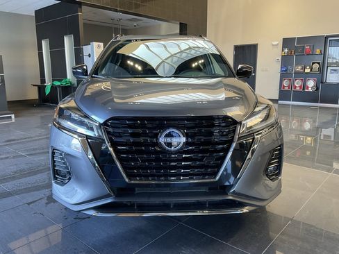 Used 2024 Nissan Kicks SR image 2
