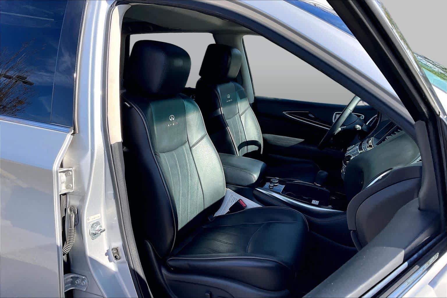 Used 2013 INFINITI JX35 AWD w/ Premium Pkg image 9