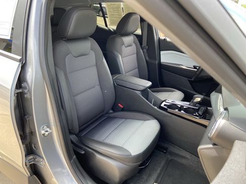 Used 2025 Chevrolet Trax LT w/ LT Convenience Package FWD image 20