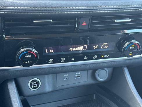 Used 2023 Nissan Rogue SV image 22