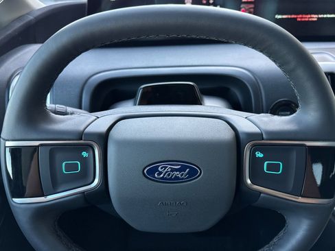 Used 2025 Ford Expedition Active image 26