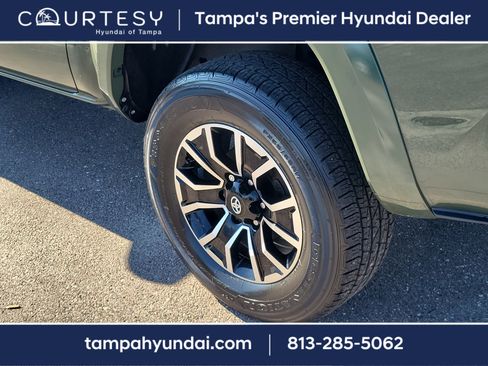 Used 2022 Toyota Tacoma TRD Sport image 5