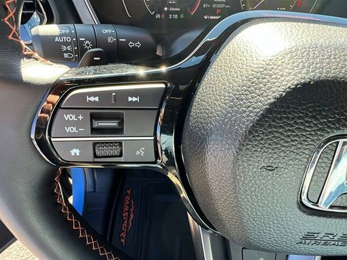 Used 2025 Honda Pilot TrailSport image 25