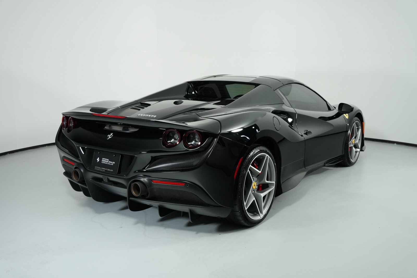 Used 2022 Ferrari F8 Spider RWD image 15
