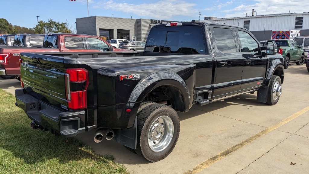 Used 2025 Ford F450 Platinum w/ FX4 Off-Road Package AWD/4WD image 3