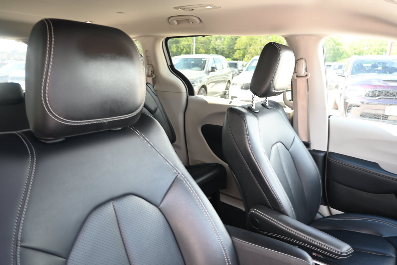 Used 2024 Chrysler Pacifica Touring-L FWD image 34