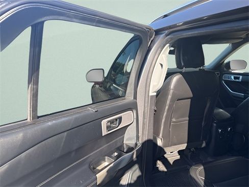 Used 2022 Ford Explorer Limited image 22