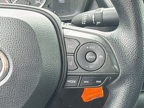 Used 2021 Toyota Corolla LE FWD image 17