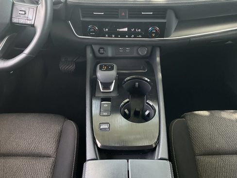 Used 2025 Nissan Rogue SV FWD image 10