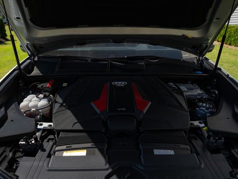 Certified 2024 Audi RS Q8 AWD/4WD image 21