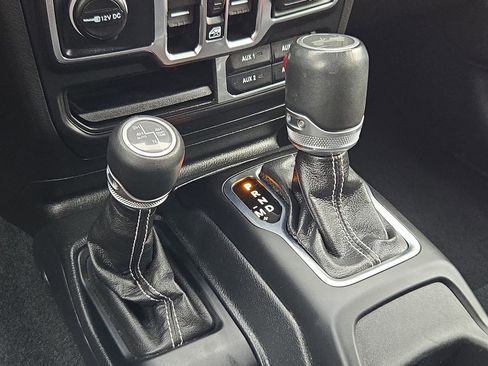 Used 2023 Jeep Wrangler Sahara w/ Cold Weather Group image 27