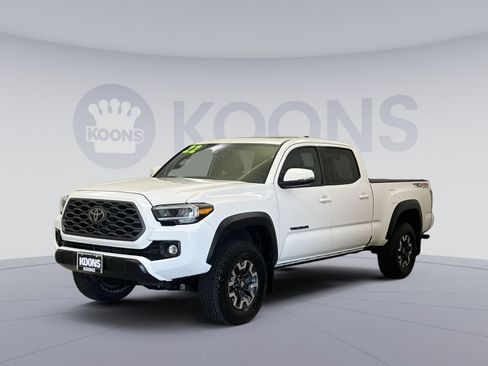 Used 2022 Toyota Tacoma TRD Off-Road w/ TRD Premium Off Road Package AWD/4WD image 4