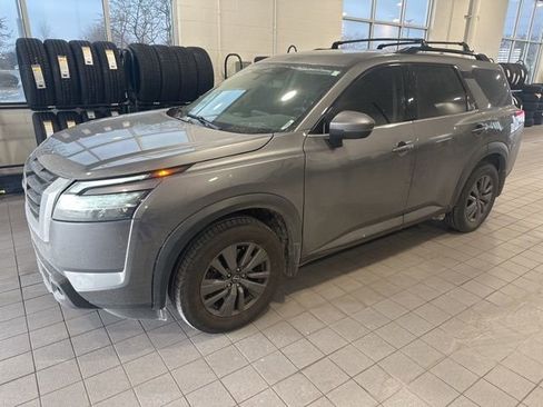 Used 2022 Nissan Pathfinder SV image 1