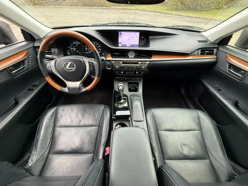 Used 2013 Lexus ES 300h image 9