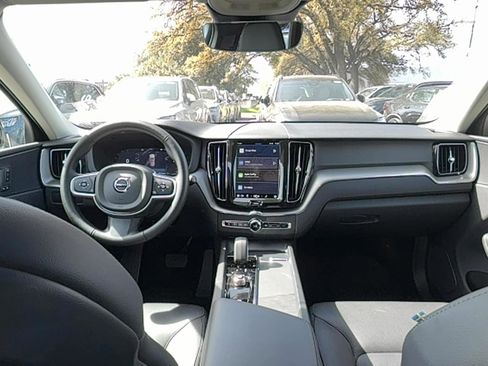 Certified 2025 Volvo XC60 B5 Core image 14