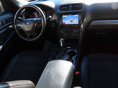 Used 2018 Ford Explorer XLT w/ Equipment Group 202A image 17