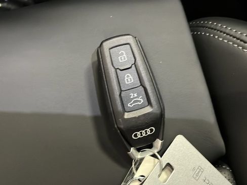 Used 2025 Audi SQ5 Premium Plus AWD/4WD image 39