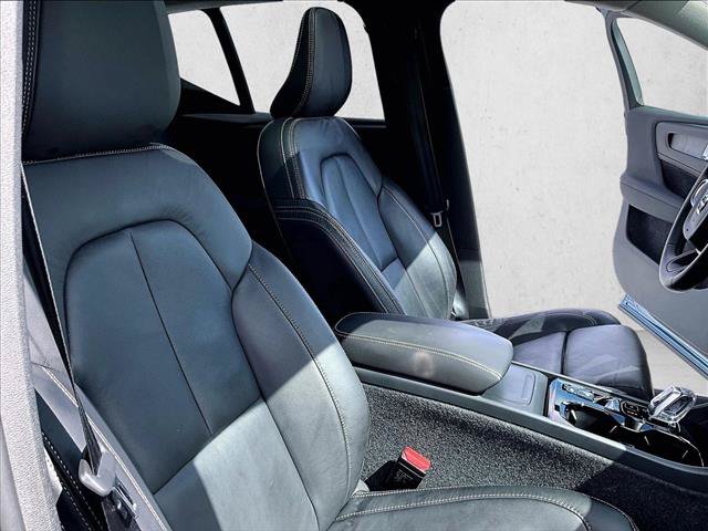 Used 2023 Volvo XC40 B5 Ultimate w/ Protection Package Premier AWD/4WD image 9