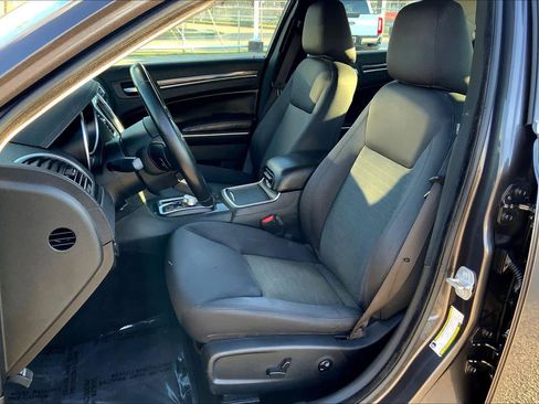Used 2021 Chrysler 300 Touring image 7