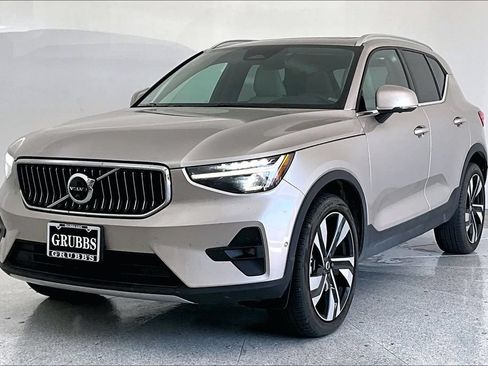 Certified 2023 Volvo XC40 B5 Plus AWD/4WD image 14