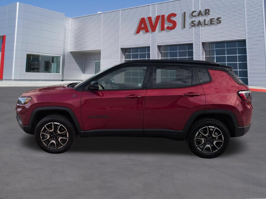 Used 2025 Jeep Compass Trailhawk AWD/4WD image 8