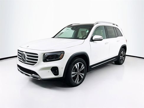 New 2025 Mercedes-Benz GLB 250 4MATIC image 3
