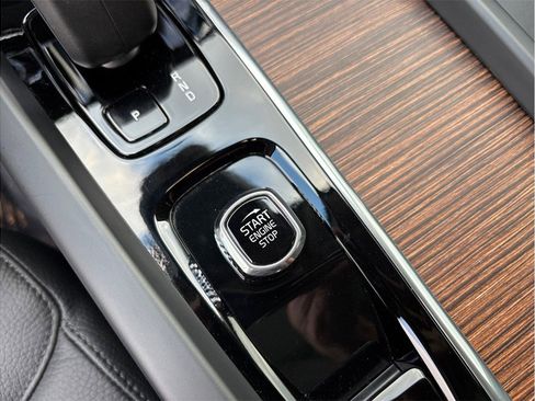 Used 2023 Volvo XC60 B5 Plus w/ Protection Package Premier image 28