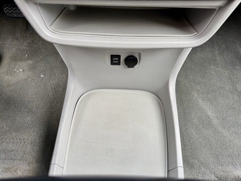 Used 2014 Toyota Sienna LE image 37