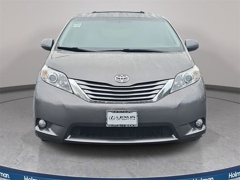 Used 2015 Toyota Sienna XLE Premium image 2