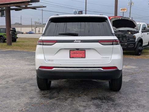 New 2025 Jeep Grand Cherokee Laredo image 7