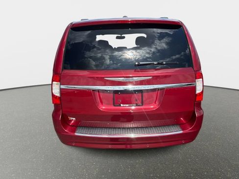 Used 2015 Chrysler Town & Country Touring-L w/ Driver Convenience Group FWD image 4