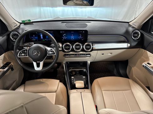 Used 2022 Mercedes-Benz EQB 300 4MATIC image 4