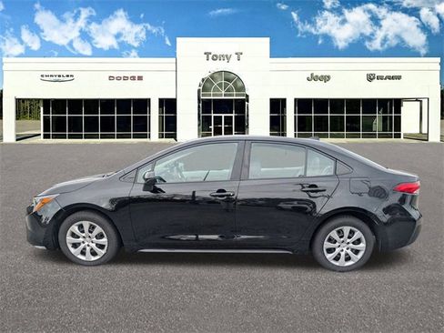 Used 2023 Toyota Corolla LE image 4