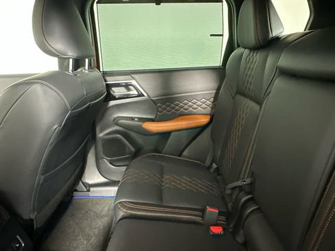 Used 2023 Mitsubishi Outlander SEL AWD/4WD image 16