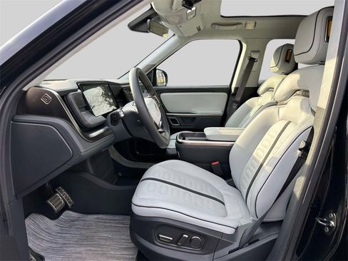 Used 2023 Rivian R1S Adventure image 14