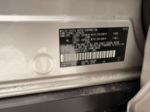 Used 2023 Toyota Venza Limited image 28