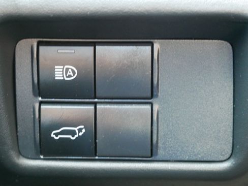 Used 2021 Toyota Highlander XLE AWD/4WD image 26