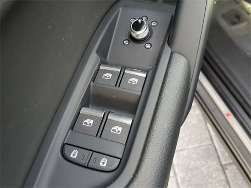 Used 2023 Audi Q5 2.0T Premium w/ Convenience Package image 18