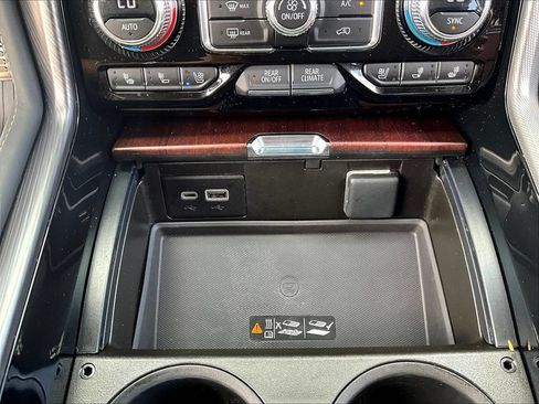 Used 2023 GMC Yukon Denali Ultimate AWD/4WD image 18