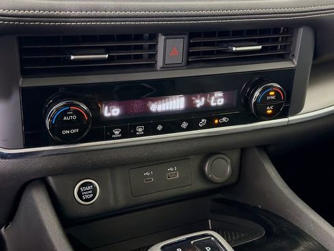 Used 2023 Nissan Rogue SV FWD image 19