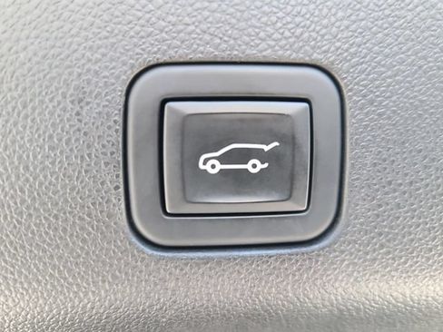 Used 2023 Cadillac Escalade ESV Premium Luxury RWD image 13