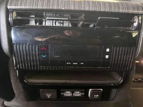 Used 2024 Jeep Wagoneer Series II w/ Flexible Seating Group image 17