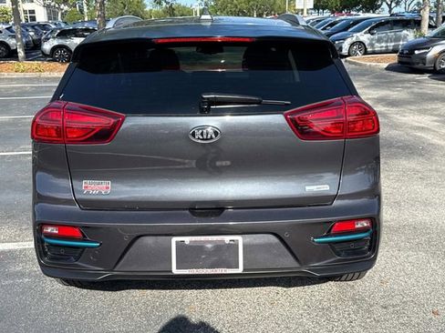 Used 2020 Kia Niro EX Premium w/ Cold Weather Package FWD image 4