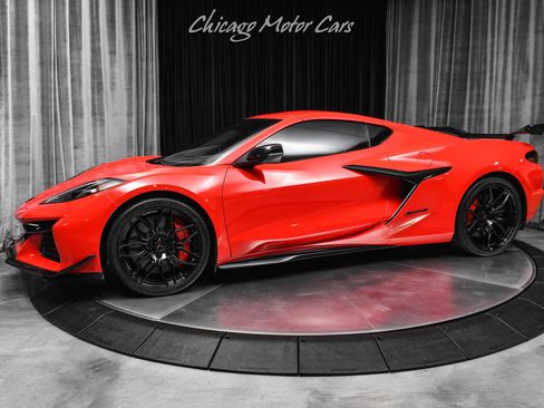 Used 2024 Chevrolet Corvette Z06 w/ Z07 Performance Package RWD image 30